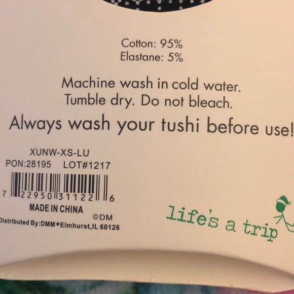 Two adorable women hipsters - Picture 4 of 4